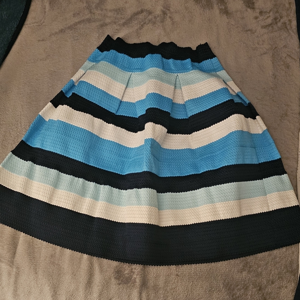 New York & Co. 7th Ave Blue Striped Pleated Bandage Pull on Skirt Size
